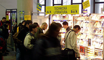 Fotografie z prodejní akce na ČVUT